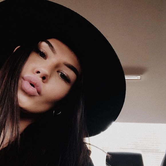 Meet your Posher, Casie - Picture 1 of 1